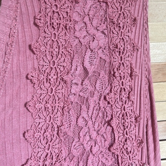 Taylor and Sage DarkRose Gold flow top. Size medium - Picture 2 of 8